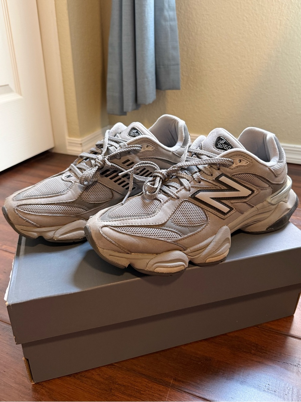 NEW BALANCE 9060 Men’s 11.5 Sneakers
